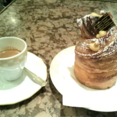 Cracco Cafe'- Caffe' e Croissant al panettone