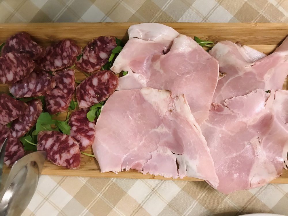 Il Borgo da Modesto - Prosciutto cotto affumicato al legno di faggio e salame dell’alta Irpinia