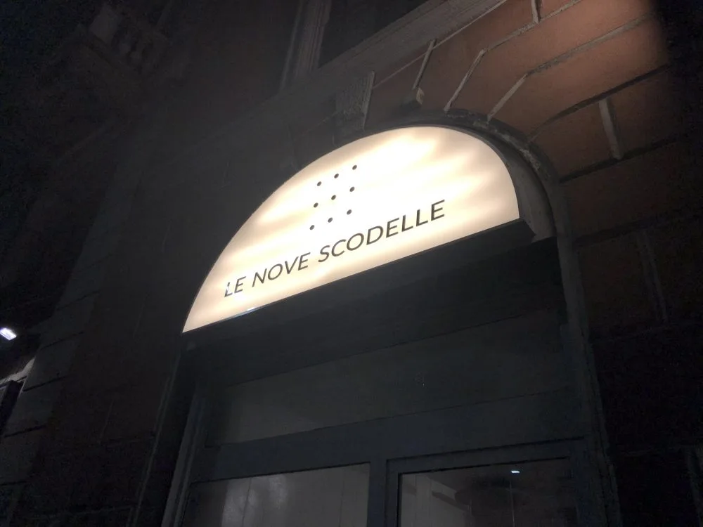 Le Nove Scodelle - Insegna