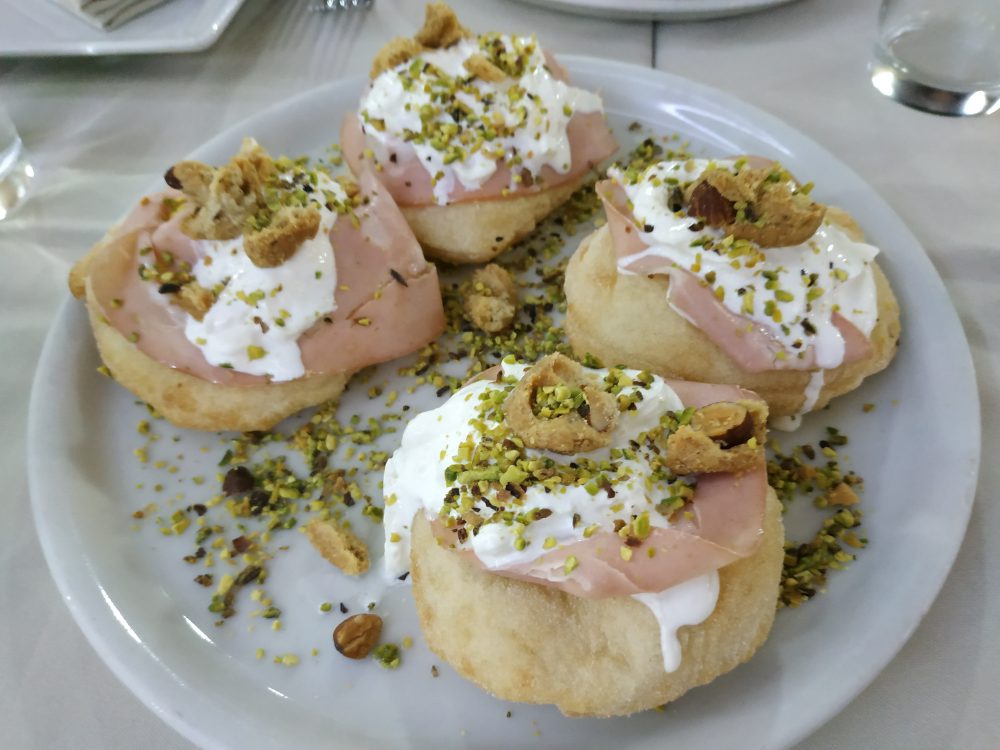 Limoncello - le montanarine con mortadella Igp, stracciata di burrata e granola di pistacchio