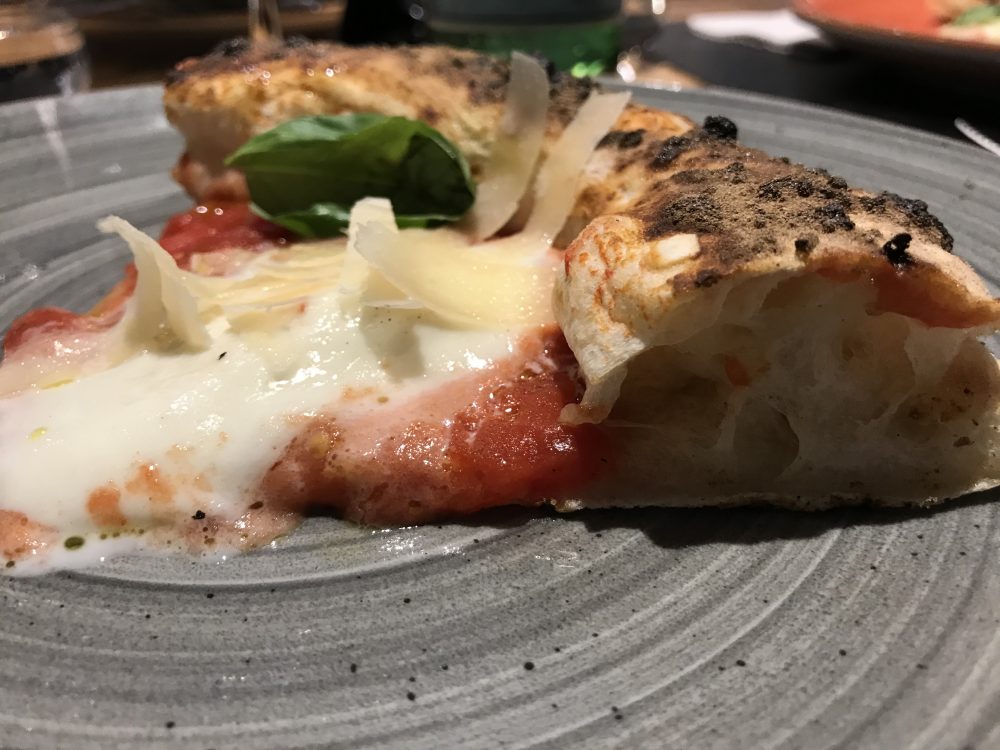 Pizzeria Anima e Pizza Ciro Savarese - Pizza Regina Margherita