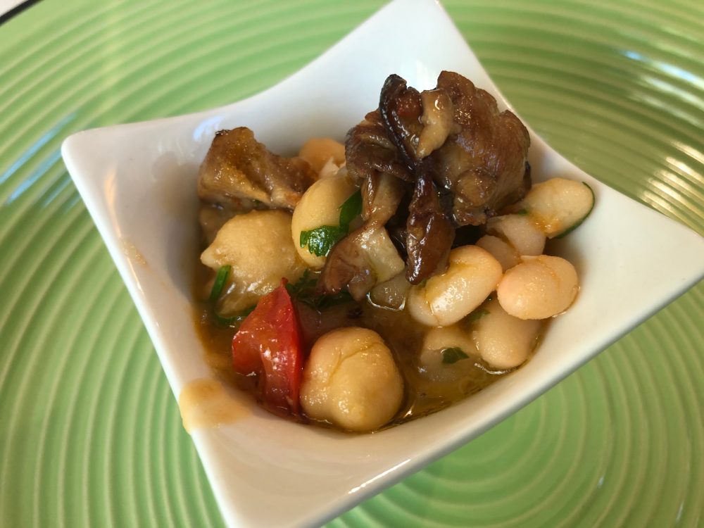 La Chioccia d’Oro - Il terzo benvenuto della cucina, una zuppetta con ceci e funghi