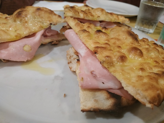 180g Pizzeria Romana - Focaccione doppio strato co'n botto de mortazza