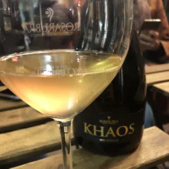 Rosarubra Khaos metodo ancestrale brut da uve Pinot Grigio