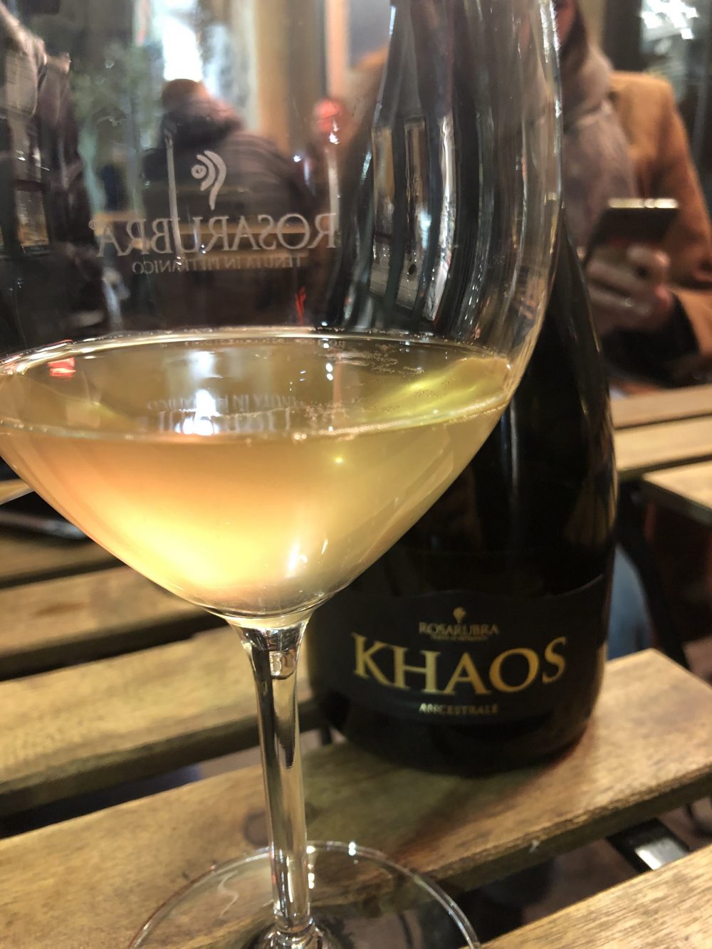 Rosarubra Khaos metodo ancestrale brut da uve Pinot Grigio