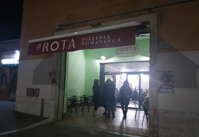 A Rota- Pizzeria Romanesca, l'entrata