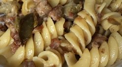 Fusillone con salsiccia e carciofi