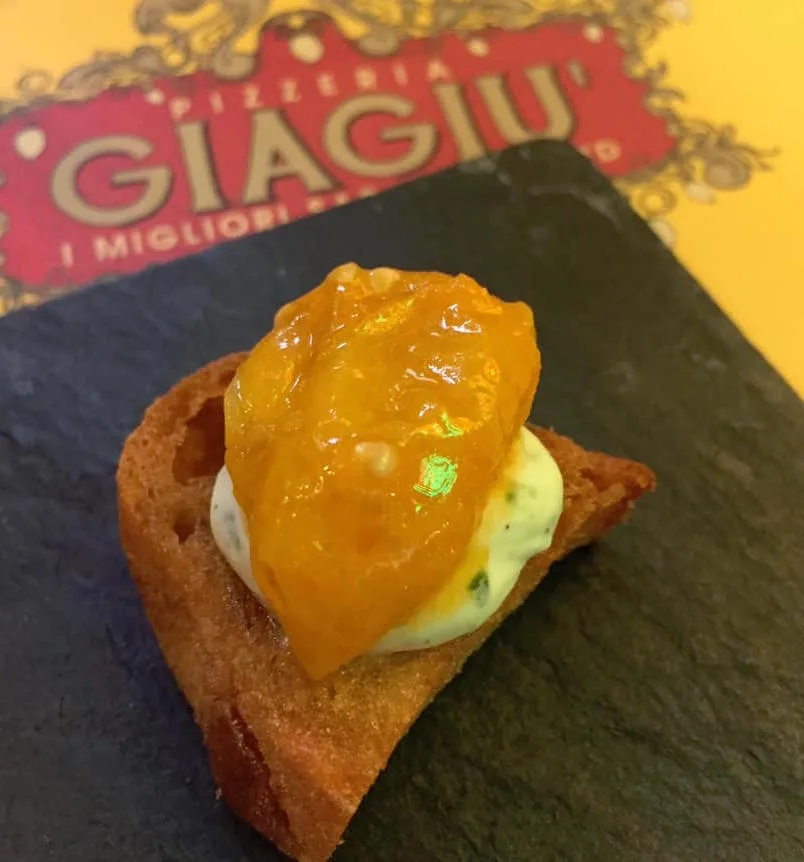 Pizzeria Giagiu' a Salerno, il benvenuto con il pomodorino giallo del Vesuvio