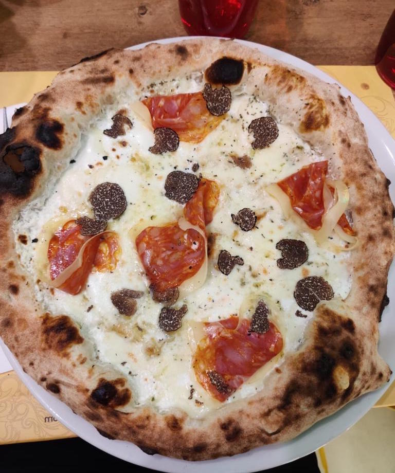 Pizzeria Giagiu' a Salerno, la Emigrante 900