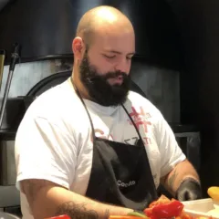 Raffaele Russo sta preparando la mia pizza