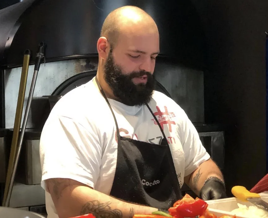 Raffaele Russo sta preparando la mia pizza