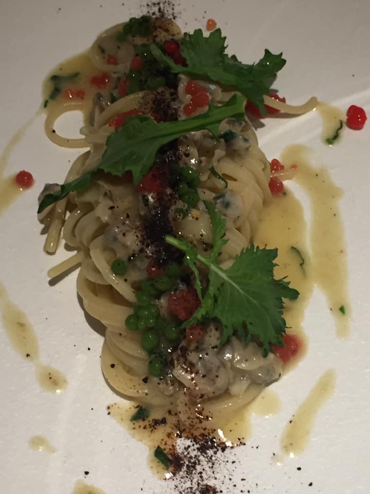 Casamare a Salerno, spaghetti aglio e olio tra lupini e friarielli