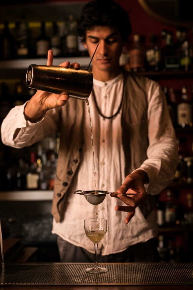 Andrea Pomo bartender del The Jerry Thomas Speakeasy di Roma - photo by Alberto Blasetti