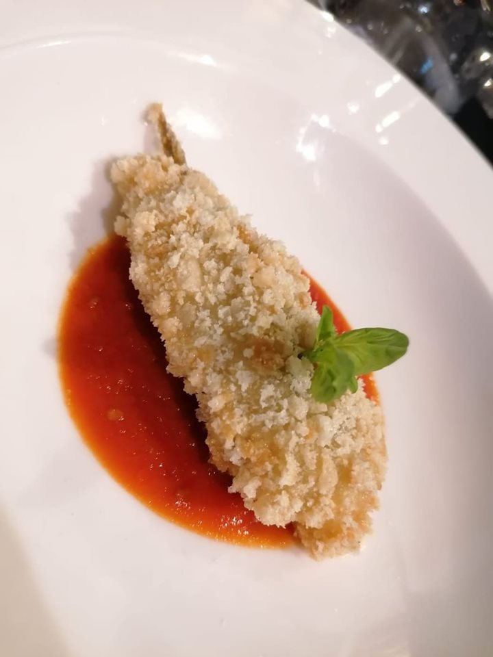 Binario Due - Alice con mozzarella di bufala e pane panko su pomodoro