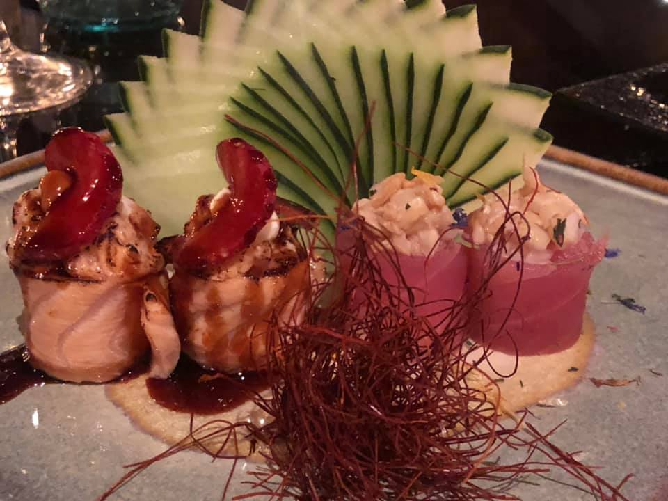 Bloo Fusion restaurant, Rolls, in entrata, tartare di salmone, ricotta di bufala e fragola; tonno e capasanta
