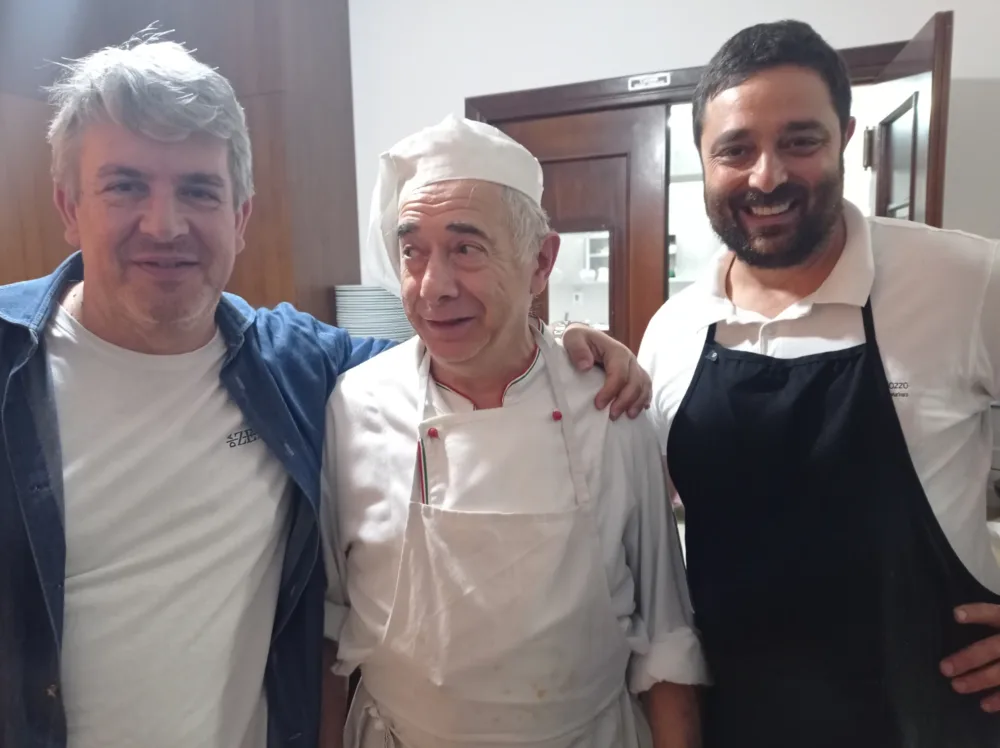 Chef Antonio Maffia tra Carmine Mainenti e Davide Mea