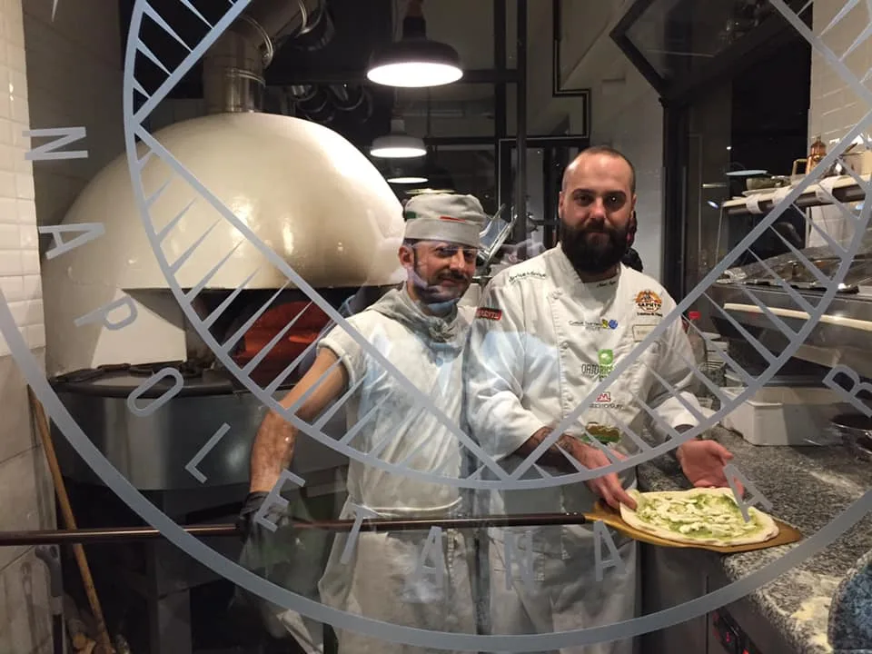 La Vera napoletana a Roma, Mario Iengo con il suo aiuto