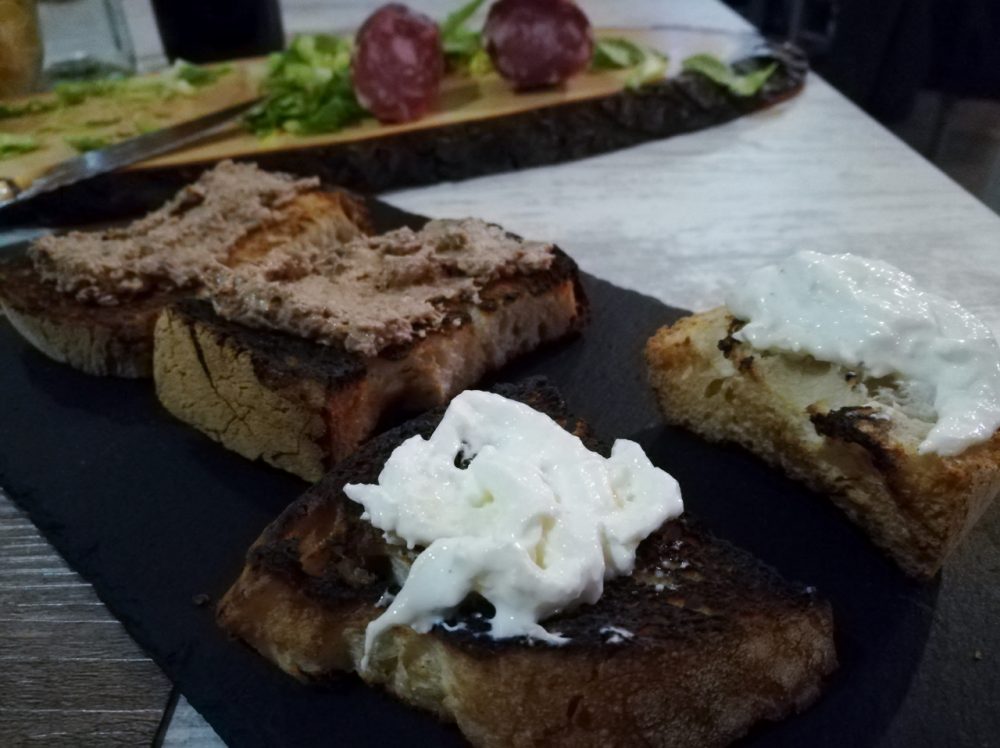 Osteria Leone - Le Bruschette con Burrata di Bufala e Mozzarella con Olive