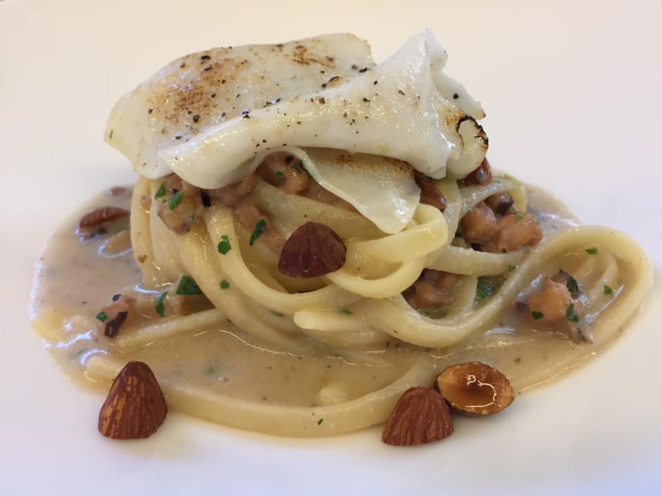 Sciabbo' Restaurant, le linguine seppie e mandorle