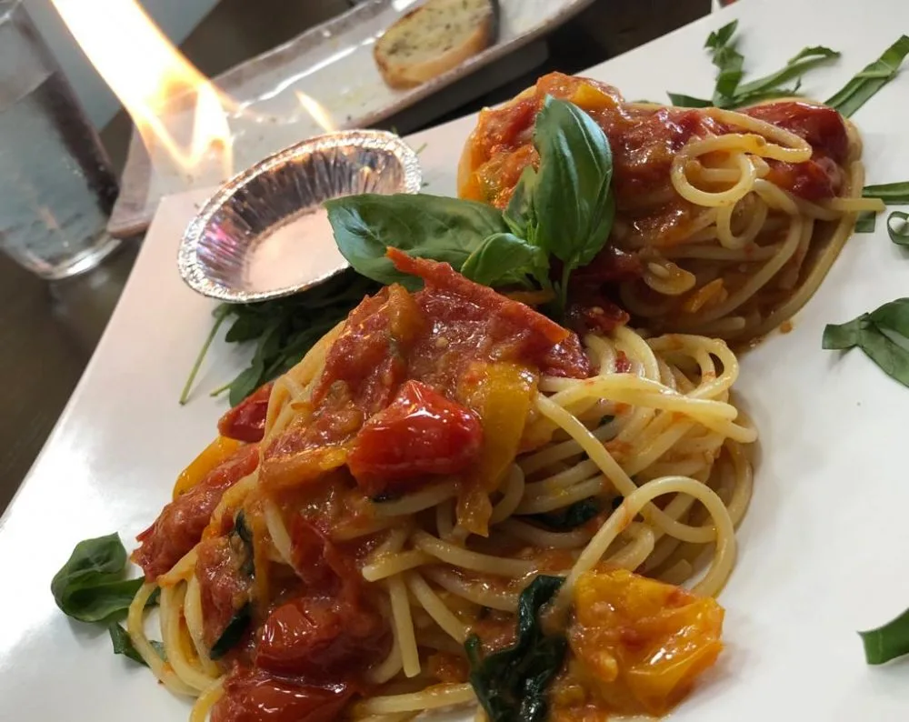 Spaghetti al pomodoro, a fuoco