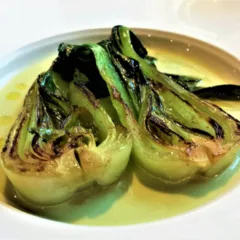 Spazio, Cavolo arrosto mandorla olio al carbone peperoncino