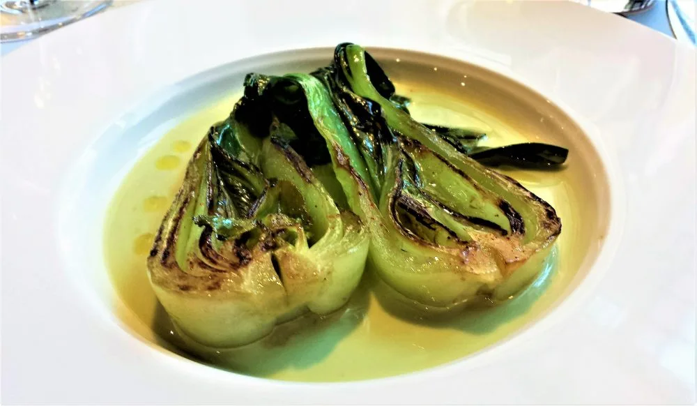 Spazio, Cavolo arrosto mandorla olio al carbone peperoncino