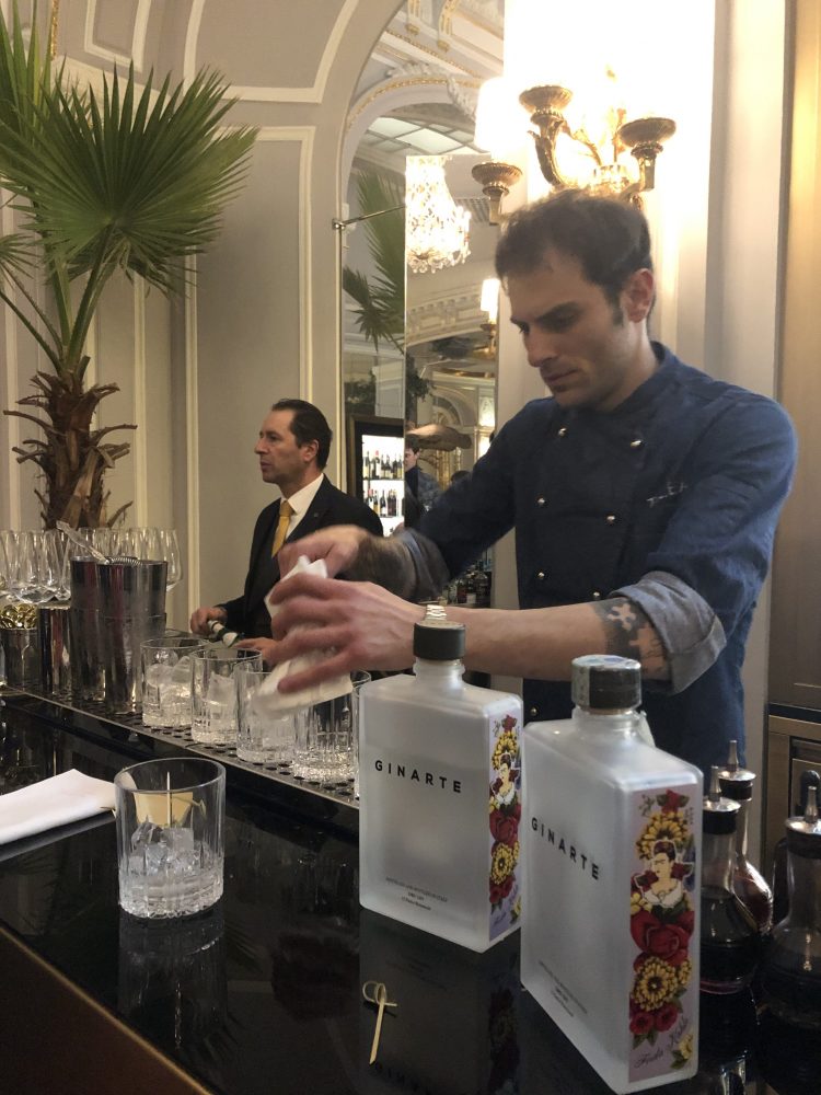 Filippo Sisti bartender del Talea di Milano utilizza Ginarte