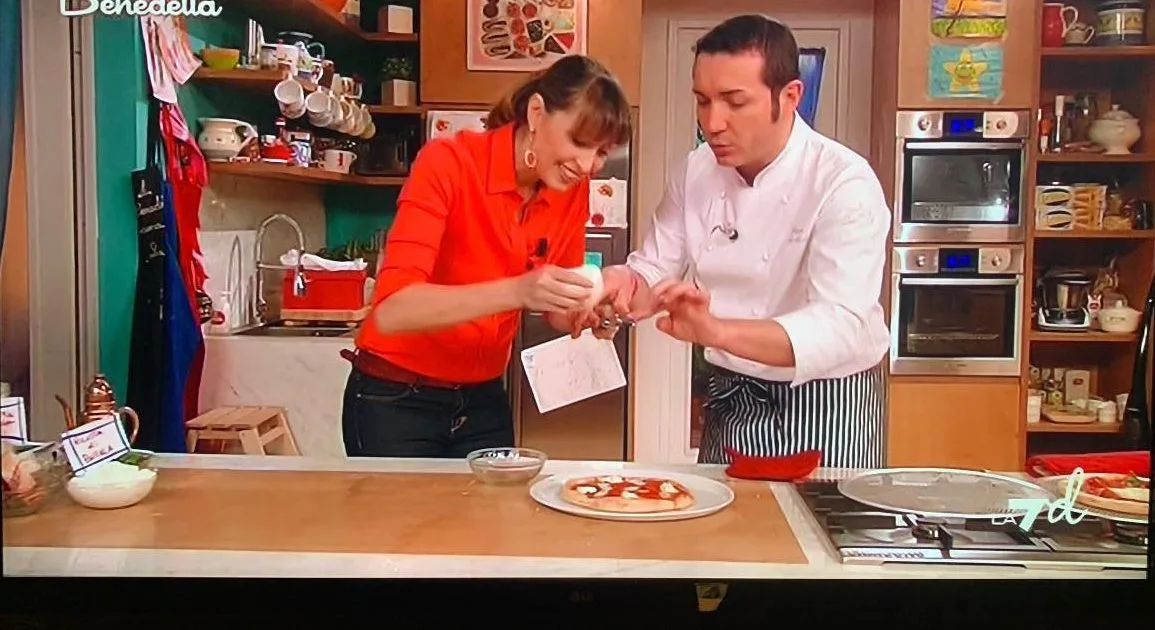 Ricetta pizza margherita in casa di Gino Sorbillo