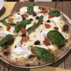 Favilla - Bufalina con pomodoro e mozzarella a crudo e olive