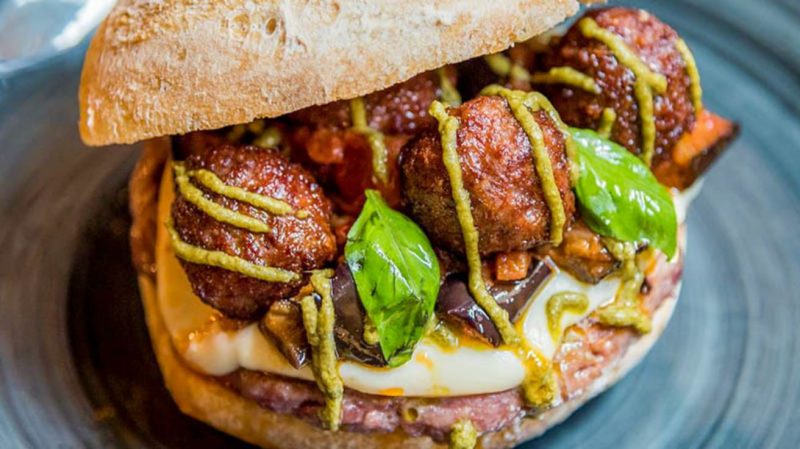 Revolution Pub, Super Mario