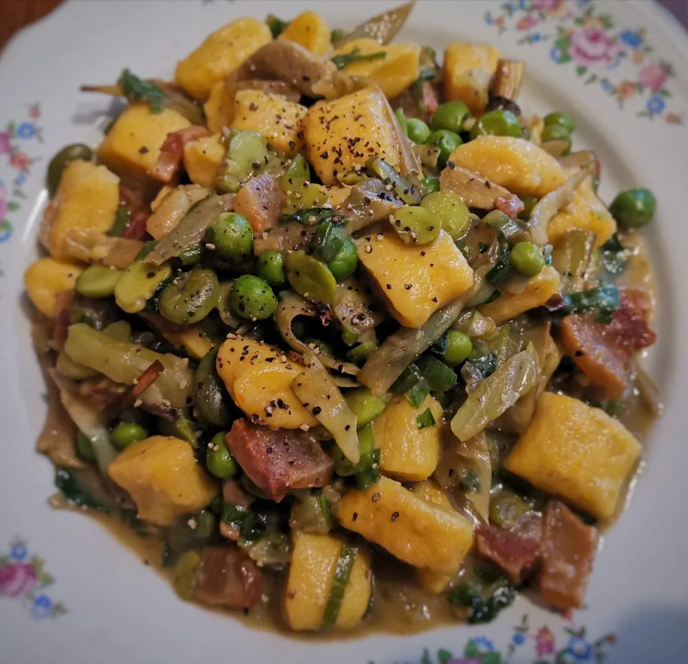 Gnocchi con la vignarola