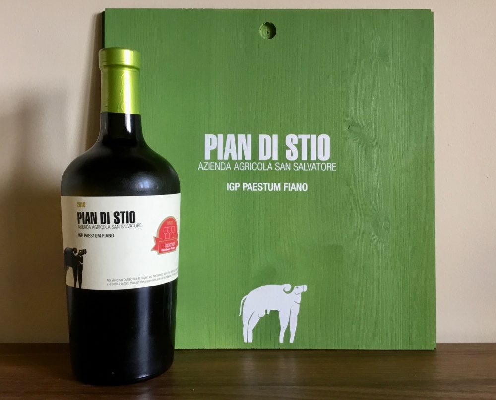 Pian di Stio, la bottiglia non convenzionale così come il suo contenuto