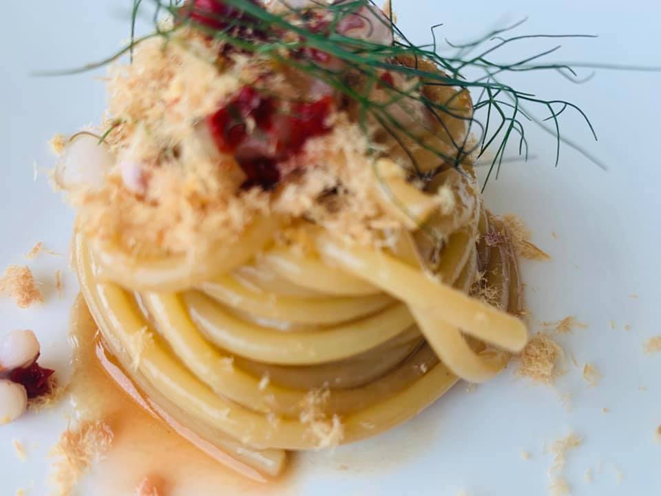 Palazzo Petrucci, Spaghettone con assoluto di polpo, katsuobushi di prosciutto, concia di sedano, peperoncino e finocchietto