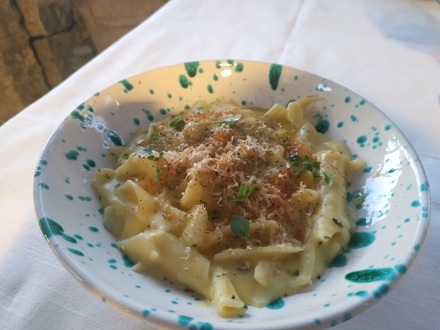 La Casa di Lella - candele spezzate con peperone crusco, provola, tartufo nero e basilico greco