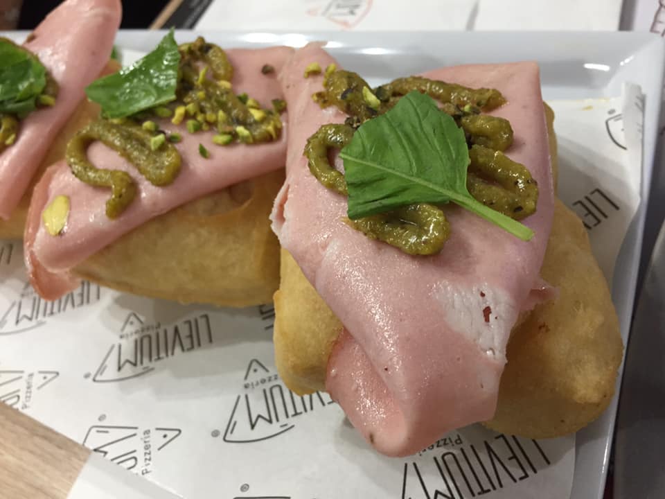 Lievitum Avellino, montanare con mortadella e pistacchio