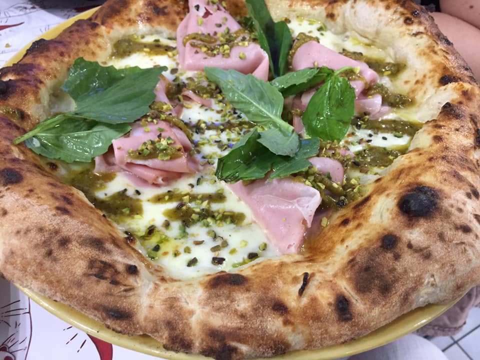 Lievitum Avellino, pizza pistacchio e mortadella