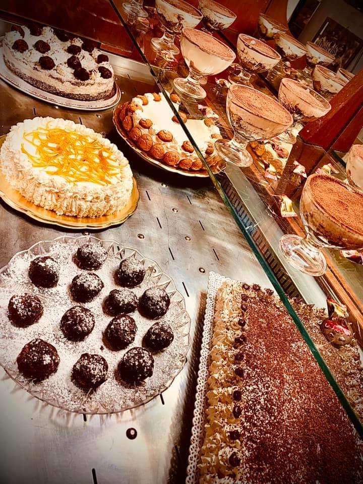 Vico d’o Vattariello - vetrina dolci