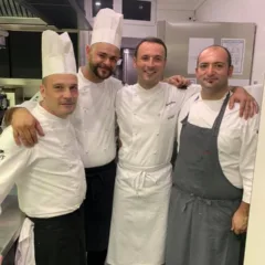 Salvio Perna - secondo da sinistra - con il pasticciere Carmine Di Nardi e i due sous chef Domenico Langella e Antonio Mezzanino
