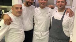 Salvio Perna - secondo da sinistra - con il pasticciere Carmine Di Nardi e i due sous chef Domenico Langella e Antonio Mezzanino