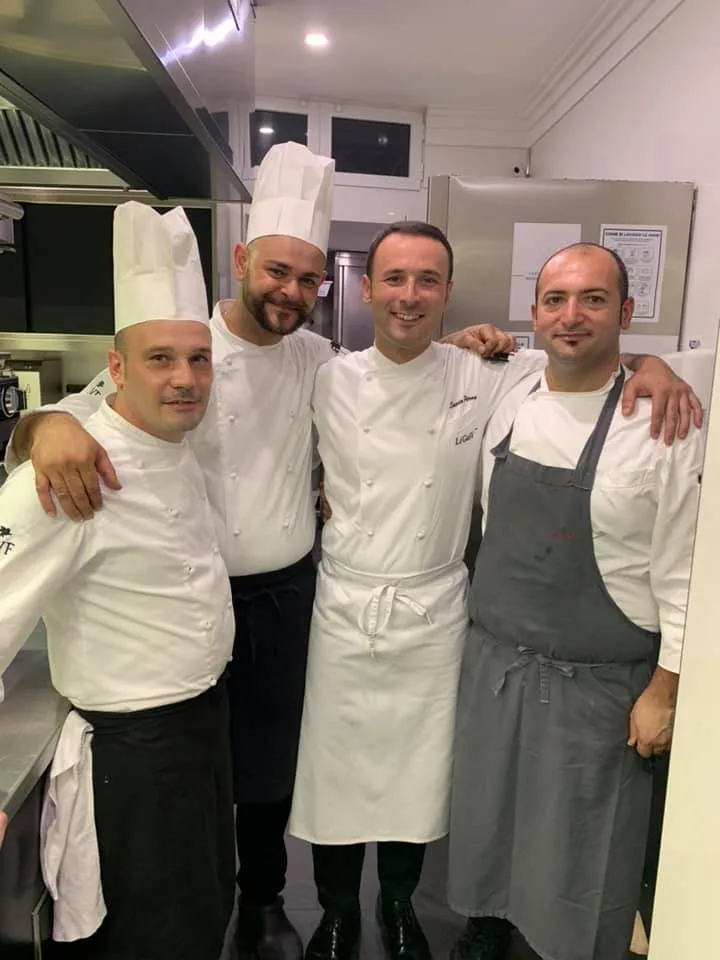 Salvio Perna - secondo da sinistra - con il pasticciere Carmine Di Nardi e i due sous chef Domenico Langella e Antonio Mezzanino