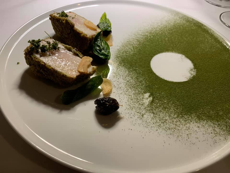 Ciccio Sultano - Cotoletta di ricciola Pistacchio di Raffadali, olive fiore in mandorla pizzuta d’Avola