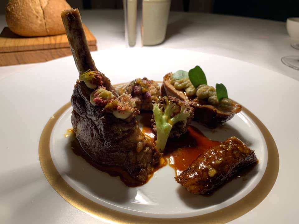 Ciccio Sultano - Maialino nero Siciliano farcito, Broccolo siciliano - Mangiami fino all’osso