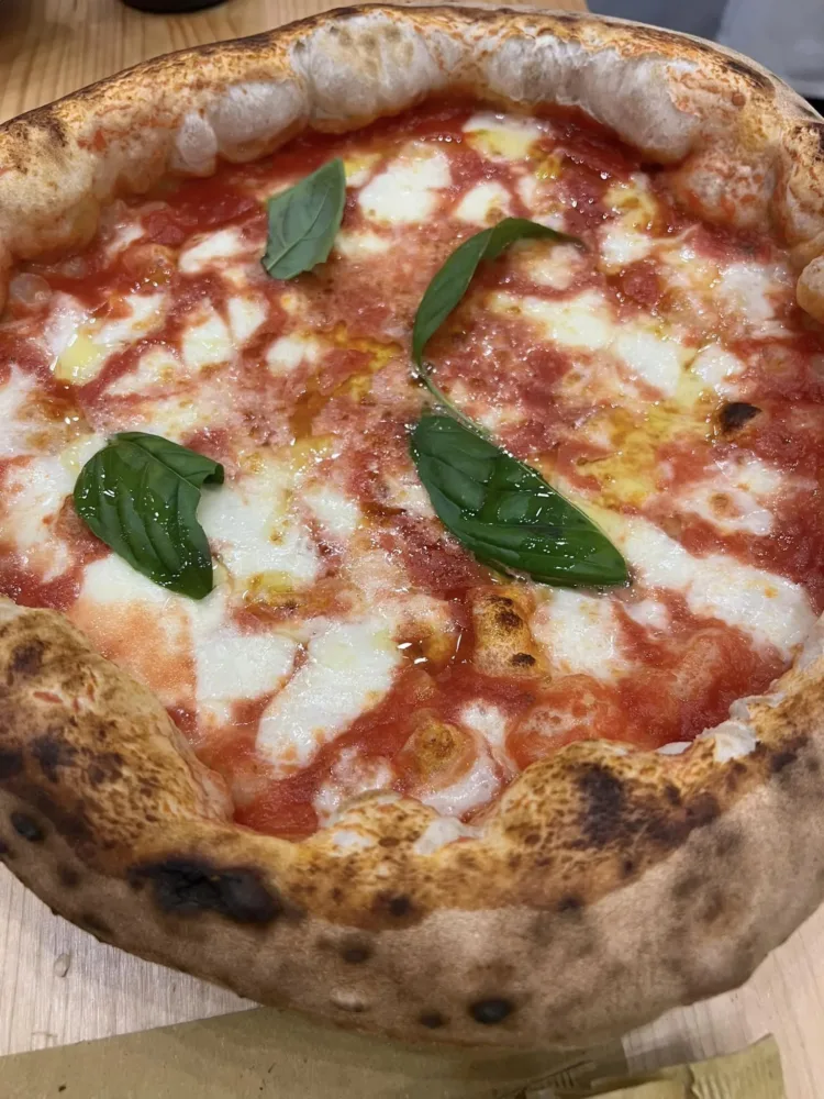 3 Pizzeria Doro Gourmet - Margherita con il pomodoro San Marzano