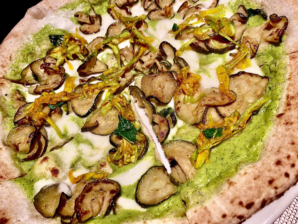 Dry Milano, Zucchina a Tutto Tondo, Impasto a 48 ore di lievitazione, doppia consistenza di zucchine, Scapece, fiori di zucca marinati e fior di latte