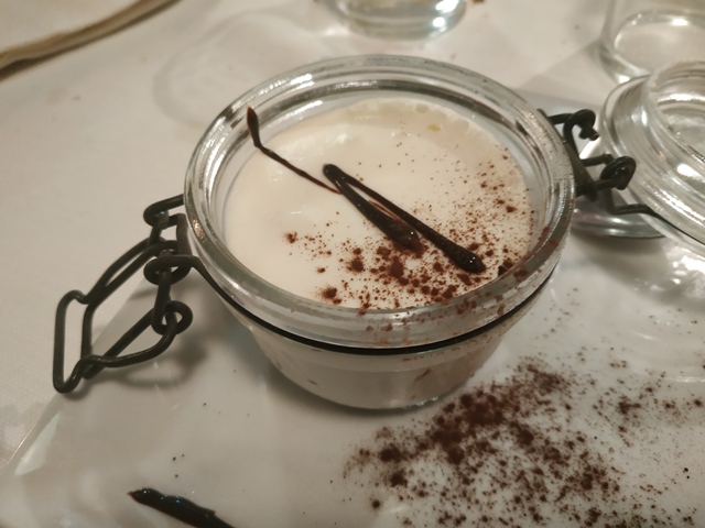 La Marina - cheesecake al cocco su biscotto alla nocciola