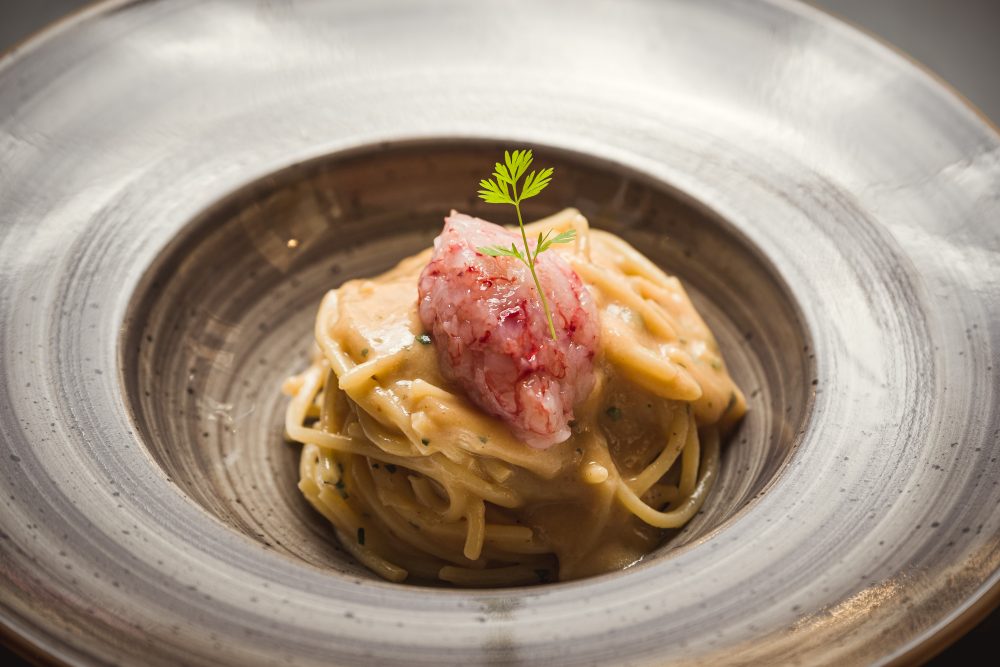 LaBo' - Spaghettone Gentile con crema di ricci e gambero rosso