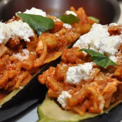 Pasta al forno cotta nelle melanzane