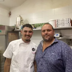 Pizzaioli Veraci - Raffaele Fusco e il pizzaiolo Andrea Nocello