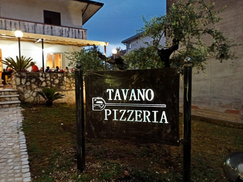 Pizzeria Tavano - Insegna