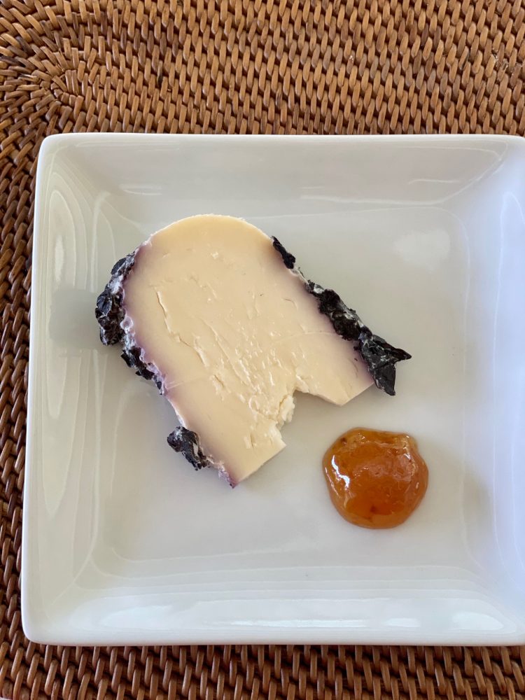 Relais La Pampa - formaggio affinato nell’uva aglianico